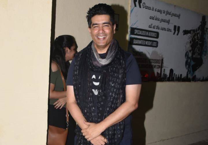 फैशन डिजाइनर मनीष मल्होत्रा भी इस दौरान नजर आए.