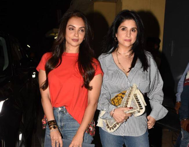 फिल्म देखने के लिए संजय कपूर की पत्नी माहीप भी पहुंची. (सभी तस्वीरें-मानव मंगलानी)