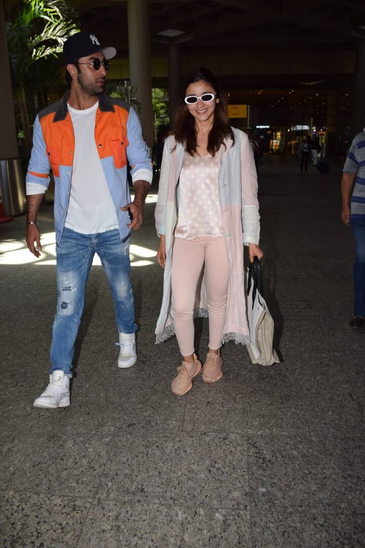 बता दें कि रणबीर कपूर और आलिया के एक-दूसरे को डेट भी कर रहे हैं. दोनों को कई मौकों पर एक साथ देखा गया है.