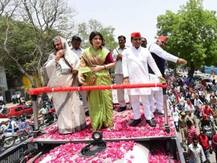 डिम्पल यादव ने जया बच्चन के साथ मिलकर किया प्रयागराज में रोड शो, देखें झलकियां