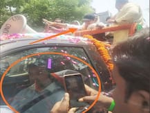 AAP का आरोप- AC गाड़ी में बैठकर हमशक्ल से प्रचार करा रहे थे गौतम गंभीर, ट्वीट किया फोटो