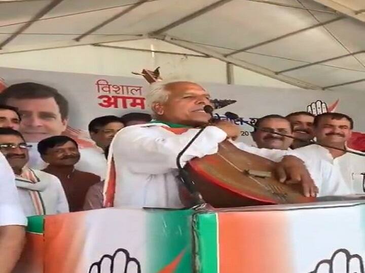 देवास से कांग्रेस प्रत्याशी प्रह्लाद टिपानिया ने चुनावी रैली में गाया भजन, राहुल गांधी ने खुद रिकॉर्ड कर शेयर किया वीडियो Rahul Gandhi shared a video of its candidate from Devas-MP, shared it on social Media देवास से कांग्रेस प्रत्याशी प्रह्लाद टिपानिया ने चुनावी रैली में गाया भजन, राहुल गांधी ने खुद रिकॉर्ड कर शेयर किया वीडियो