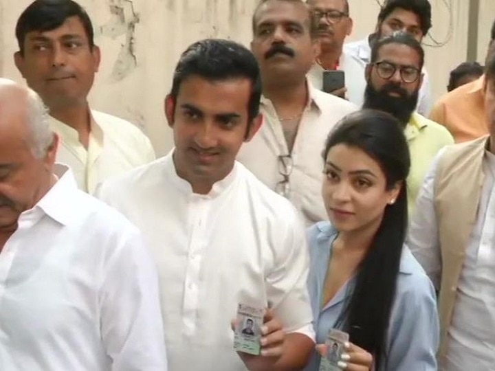 गौतम गंभीर ने डाला वोट, पूर्वी दिल्ली से आतिशी, अरविंदर के खिलाफ मैदान में हैं Gautam Gambhir cast his vote in delhi गौतम गंभीर ने डाला वोट, पूर्वी दिल्ली से आतिशी, अरविंदर के खिलाफ मैदान में हैं