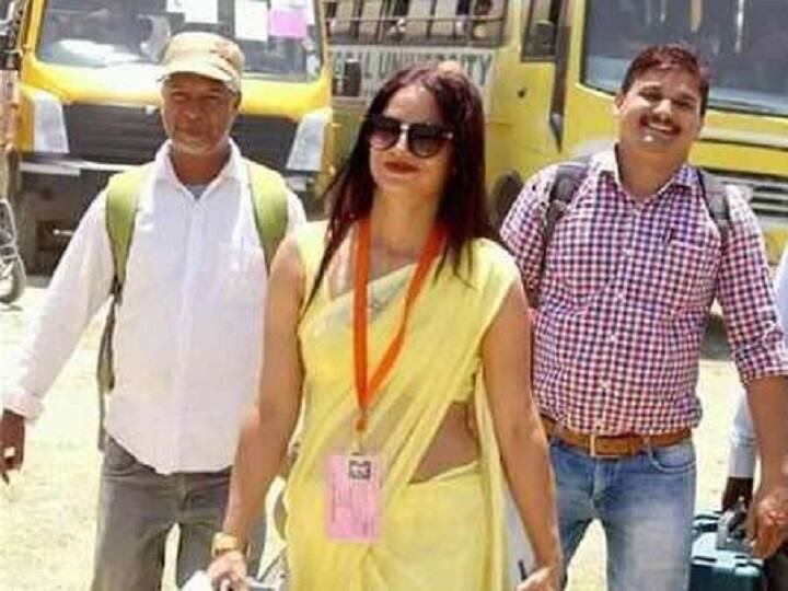 लोग इनकी खूबसूरती की तारीफ तो कर ही रहे हैं साथ ही इन्हें मतदान प्रतिशत बढ़ाने के लिए भी धन्यवाद दे रहे हैं. शुरु में तो पता नहीं चल पा रहा था कि आखिर ये हैं कौन लेकिन अब साफ हो गया है कि ये कौन हैं.