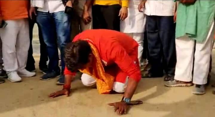  गोरखपुर की जनता ने तय कर लिया है कि उसे किसे वोट करना है. वहीं उपचुनाव में हार के बाद बीजेपी के प्रत्‍याशी रविकिशन के लिए ये चुनाव चुनौती की तरह है. वे सुबह 5 बजे से देर रात 12 बजे तक जनसंपर्क कर रहे हैं. ऐसे में गोरखपुर और मामखोर की जनता उन्‍हें आशीर्वाद देती है कि नहीं, ये तो चुनाव परिणाम आने के बाद ही पता चलेगा.