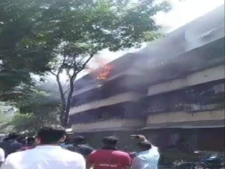 Fire broke down in Dadar Area of Mumbai, one girl died मुम्बई के दादर इलाके में लगी भीषण आग, एक बच्ची की जान गई
