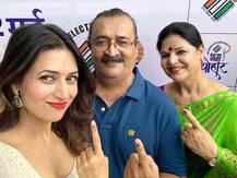 भोपाल: दिव्यांका त्रिपाठी ने INSTA पर शेयर की अपनी वोटिंग Pics, पति ने कमेंट कर कही ये बात