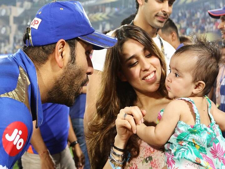 Mumbai Indians skipper Rohit Sharma celebrates 4th IPL title with daughter Samaira मुंबई इंडियंस के कप्तान रोहित शर्मा ने अपनी बेटी समायरा के साथ कुछ इस अंदाज में मनाया चौथे IPL खिताब का जश्न