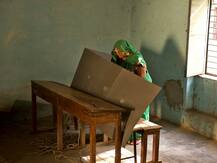 फरीदाबाद: बूथ के अंदर वोटर्स को प्रभावित करने वाला पोलिंग एजेंट गिरफ्तार, वायरल हुआ था वीडियो