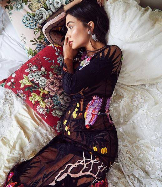 इस तस्वीर को शेयर करते हुए एमी जैक्सन ने लिखा, 'नन्हे मेहमान तुम्हारे बारे में सोच रही हूं..'