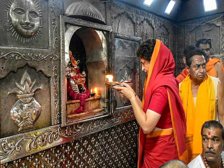 प्रियंका ने कहा, ''तप करने वाले इंसान दर्दमंदों के दर्द पर अपनी सरकार की इमारत नहीं खड़ा करते. तप करने वाले इंसान आदिवासी भाई बहनों की तपस्या का मजाक नहीं उड़ा सकते. भूमि अधिकार का कानून इन्होंने नष्ट किया है.''