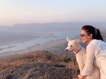 उर्मिला मातोंडकर की चुटकी, कहा- बादल नहीं होने की वजह से रोमियो के कान तक रडार के सिग्नल पहुंच रहे हैं