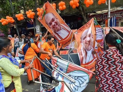 कोलकाता: अमित शाह के रोड शो में हिंसा, ममता बोलीं- वह क्या भगवान हैं जो उनके खिलाफ प्रदर्शन नहीं हो सकता कोलकाता: अमित शाह के रोड शो में हिंसा, ममता बोलीं- वह क्या भगवान हैं जो उनके खिलाफ प्रदर्शन नहीं हो सकता