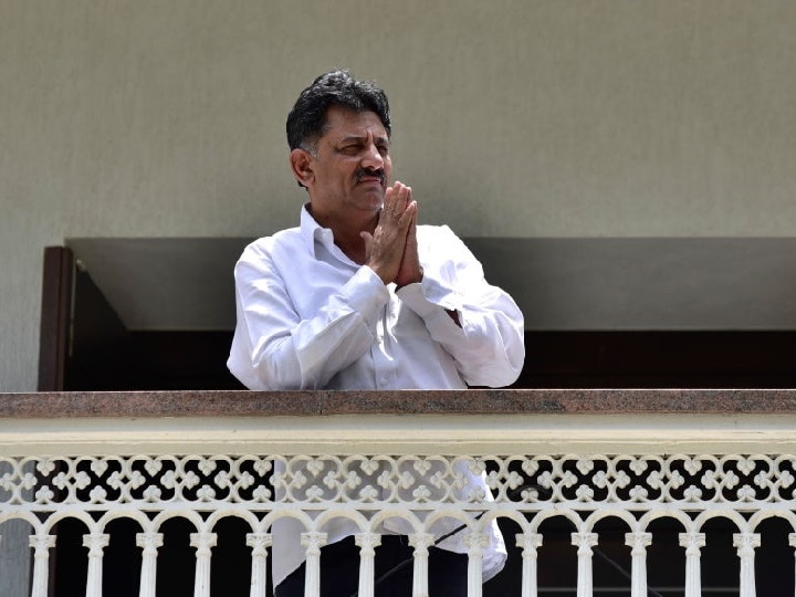 CBI Raids Congress DK Shivakumar Premises In Alleged Corruption Case कर्नाटक कांग्रेस प्रमुख डीके शिवकुमार के 14 ठिकानों पर CBI की छापेमारी, 50 लाख रुपये बरामद