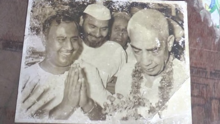 फिरंगी प्रसाद साल 1974 में भारतीय लोक दल के टिकट पर मुंडेरा बाजार से चुनाव लड़ कर एक बार विधायक चुने गए. साल 1975 में आपातकाल में गोरखपुर जेल में मीसा कानून के तहत बंद भी हुए. 1977 में जनता पार्टी के टिकट पर वे बांसगांव लोकसभा क्षेत्र से चुनाव लड़े और उन्हें जीत हासिल हुई. 