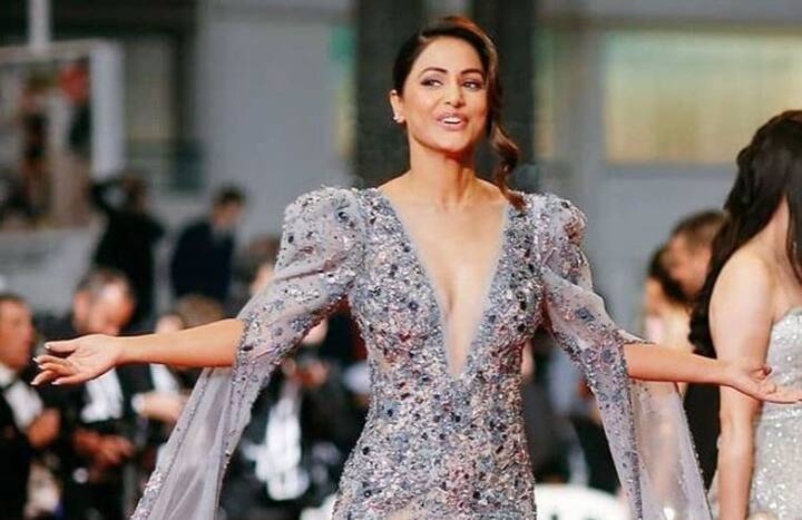 हिना खान की ये खूबसूरत आउटफिट फैशन डिजाइनर जैद नकड़ ने डिजाइन की थी. 