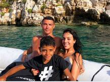 दिग्गज फुटबॉलर रोनाल्डो ने गर्लफ्रेंड के साथ बिताया क्वालिटी टाइम, देखें तस्वीरें