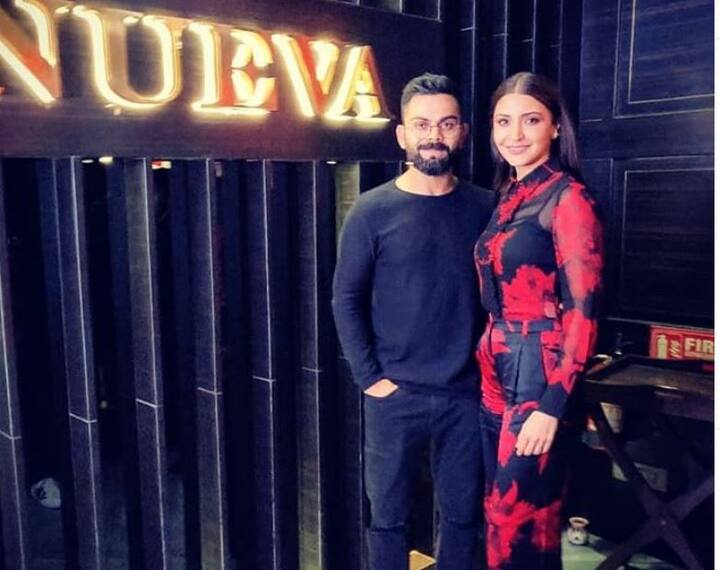 दुनिया के सबसे खतरनाक बल्लेबाज विराट कोहली क्रिकेट पिच पर जितने आक्रामक हैं उतने ही पर्सनल लाइफ में शांत. कोहली और एक्ट्रेस अनुष्का शर्मा की जोड़ी क्रिकेट और बॉलीवुड के बीच सबसे बड़ी जोड़ी है.