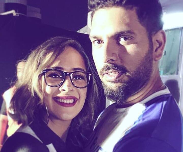 युवराज सिंह ने ब्रिटिश मॉडल हेजल कीच से शादी की है. हेजल कीच बॉलीवुड की कई फिल्मों में भी काम कर चुकी हैं. 