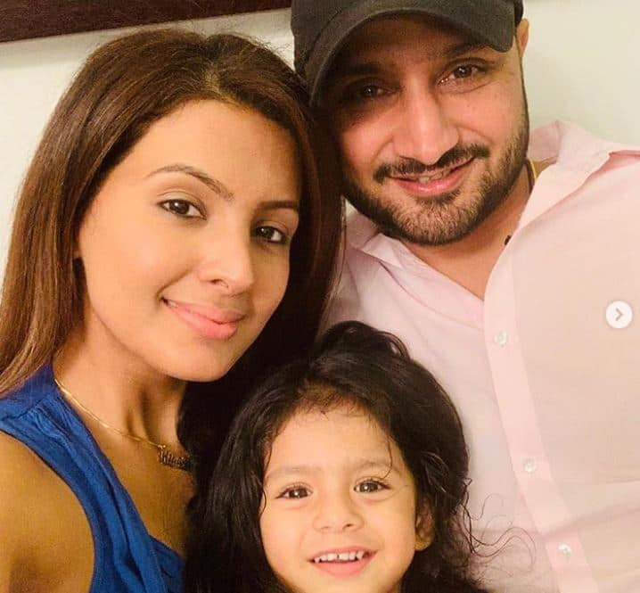 हरभजन सिंह ने भी एक्ट्रेस गीता बसरा से शादी की है. गीता और हरभजन सिंह की शादी से पहले बहुत दिनों तक लव स्टोरी चली थी.