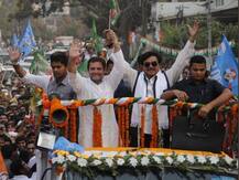 राहुल गांधी के साथ रोड शो में जाम में फंसे शत्रुघ्न सिन्हा तो लोगों ने कहा-  \'उम्मीद है फिर दिखिएगा\'