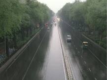 दिल्ली NCR में हल्की बारिश से मौसम हुआ खुशनुमा, जानिए अगले दो दिनों का हाल