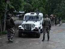 जम्मू-कश्मीर: पुलवामा एनकाउंटर में सुरक्षाबलों ने दो आतंकियों को किया ढेर, अनंतनाग में मुठभेड़ जारी