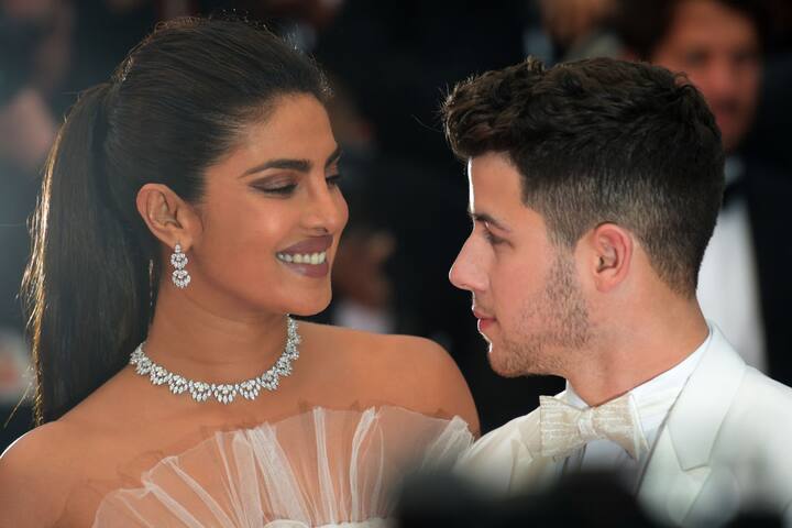दोनों ही हमेशा की तरह से दूसरे से अपनी नजरें नहीं हटा पा रहे हैं. (Photo: Getty Images)