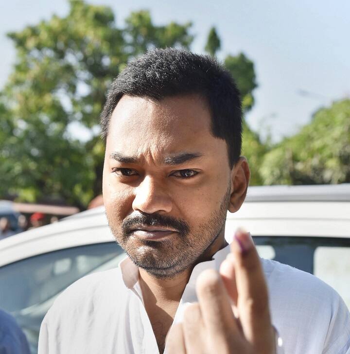 बिहार के मुख्यमंत्री नीतीश कुमार के बेटे निशान्त कुमार ने अपने मताधिकार का प्रयोग किया. बहुत कम ही ऐसा देखने को मिलता है कि जब निशान्त कैमरे के सामने आते हैं इससे पहले वह महागठबंधन के समय मुख्यमंत्री के शपथ ग्रहण समारोह में दिखे थे.