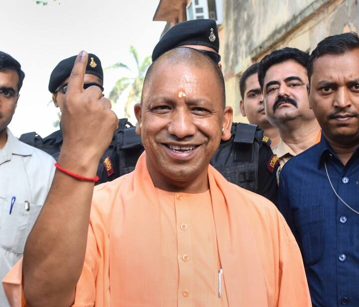 उत्तर प्रदेश के मुख्यमंत्री और लोकसभा चुनाव में बीजेपी के स्टार प्रचारक योगी आदित्यनाथ ने भी अपना वोट डाला.