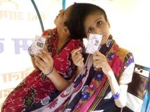 पटना: जन्म से जुड़ी सबा और फराह ने किया अलग-अलग मतदान, चेहरे पर दिखी खुशी