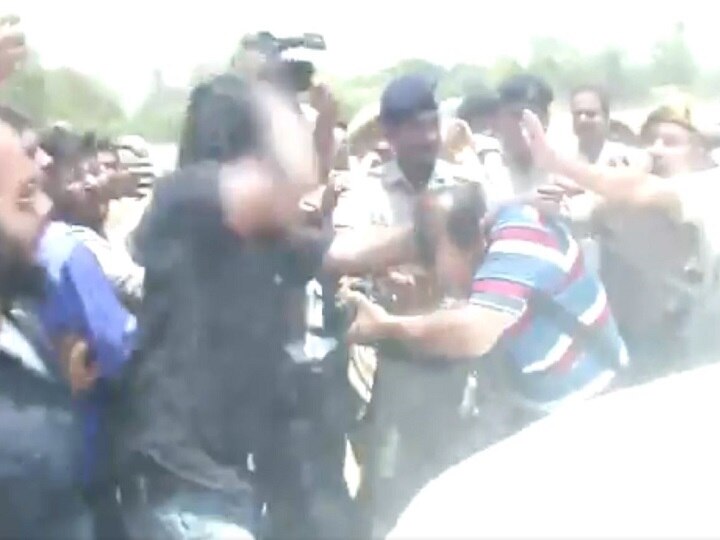 Tej Pratap Yadav personal security guards in Patna beat camera person बिहार: तेजप्रताप यादव के निजी सुरक्षाकर्मियों की दादागिरी, कैमरामैन को पीटा