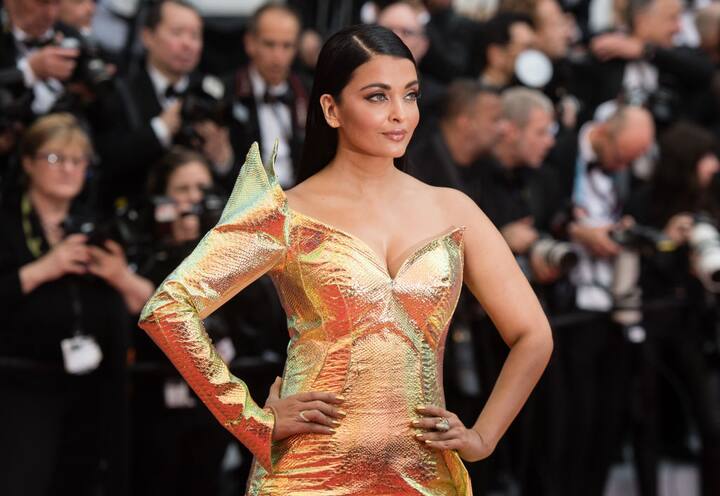 ऐश्वर्या ने रेड कार्पेट पर खूब पोज दिए. अब उनके फैंस को उनके बाकि से कान्स लुक का भी काफी बेसब्री से इंतजार है. (Photo: Getty Images)