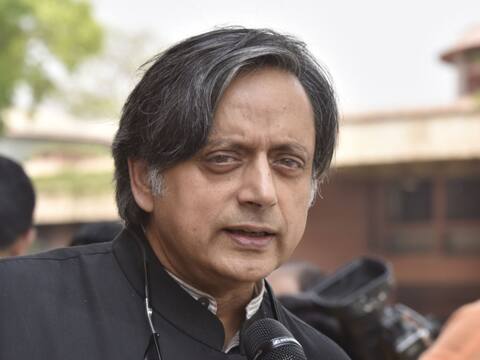 कांग्रेस नेता शशि थरूर ने कहा, भारत में बीजेपी वाट्सएप चुनाव में माहिर है कांग्रेस नेता शशि थरूर ने कहा, भारत में बीजेपी वाट्सएप चुनाव में माहिर है