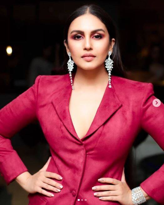 हुमा के दूसरे रेड कार्पेट लुक का भी उनके फैंस को अब इंतजार है. (Photo: iamhumaq)