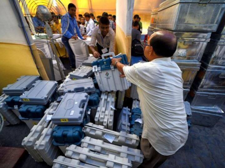 धूल को धुंआ समझ अधिकारियों ने खुलवाया EVM रूम, बुला ली फायर ब्रिगेड की गाड़ियां Election Officials opens EVM Strong Room after fire fears धूल को धुंआ समझ अधिकारियों ने खुलवाया EVM रूम, बुला ली फायर ब्रिगेड की गाड़ियां