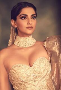 Cannes 2019: इस गोल्डन अवतार में चोपार्ड की पार्टी में पहुंची सोनम कपूर, देखें खूबसूरत तस्वीरें