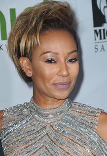 एक आंख की रोशनी खोने के बाद हॉस्पिटल पहुंची ये सिंगर, जानें कौन है ये