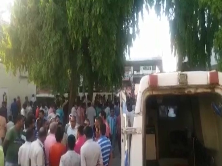 Gujarat 11 Dead, 10 Injured in Van-oil Tanker Collision in Anand District गुजरात: आणंद में भीषण सड़क हादसा, टैंकर और पिकअप वैन आपस में भिड़े, 11 की मौत