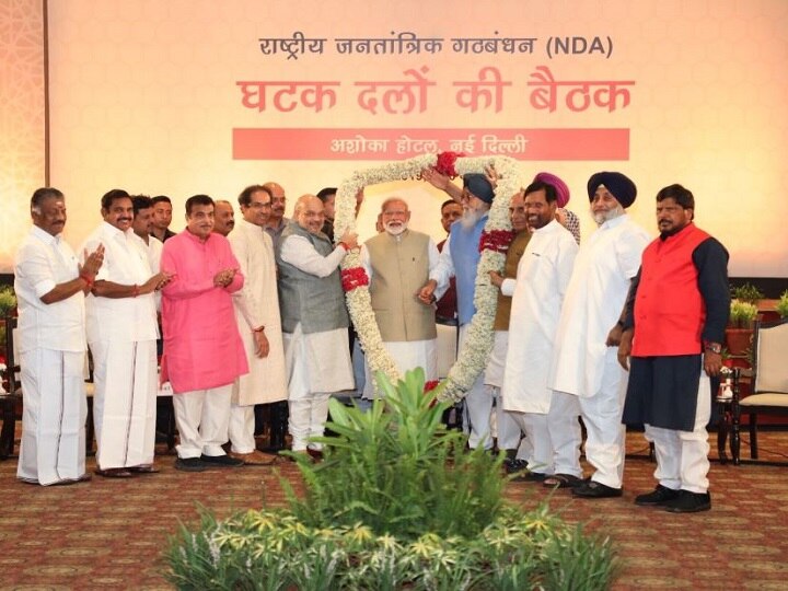 Ahead Of Vote Count, NDA Gets Together For Dinner Hosted By Amit Shah and Narendra Modi NDA की डिनर पार्टी: सभी दलों ने पीएम पर जताया भरोसा, मोदी बोले- EVM पर विपक्ष का हंगामा गैरजरूरी विवाद
