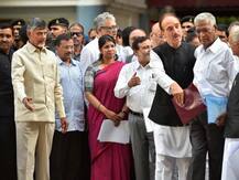 विपक्ष ने की EVM और VVPAT के मिलान की मांग, चुनाव आयोग की बैठक आज, जानें 10 बड़ी बातें