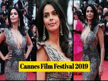 Cannes 2019 में एक बार फिर HOT अंदाज में रेड कार्पेट पर पहुंची मल्लिका शेरावत, देखें तस्वीरें