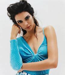 ब्रालेस तस्वीर पोस्ट कर इस हसीना ने सोशल मीडिया पर मचाई खलबली, तस्वीरें खुद ही देख लीजिए