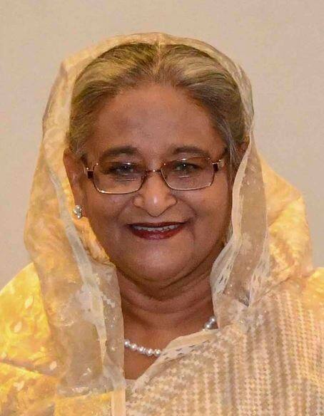 बांग्लादेश के प्रधानमंत्री शेख हसीना ने भारत के लोगों के लिए 'शांति, खुशी और समृद्धि' की कामना की.
