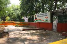 बीजेपी मुख्यालय में जश्न का माहौल तो कांग्रेस में पसरा सन्नाटा, देखें तस्वीरें