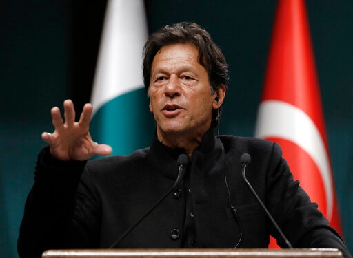 Imran Khan says Pakistan ready for talks if India restores old condition of jammu Kashmir भारताशी चर्चा करु, पण ‘या’ एका अटीवर : पाकिस्तानचे पंतप्रधान इमरान खान
