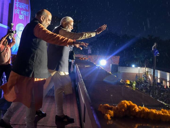 प्रधानमंत्री ने कहा कि ये मोदी की विजय नहीं है. ये देश में ईमानदारी के लिए तड़पते हुए नागरिक की आशा-आकांक्षा की विजय है. यह 21वीं सदी के सपनों को लेकर चल पड़े नौजवान की विजय है.