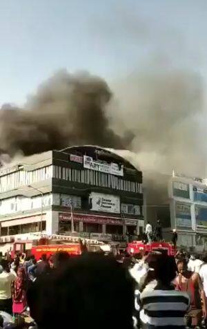 पीएम मोदी ने सूरत हादसे पर दुख जताया है. पीएम मोदी ने इस घटना पर ट्वीट किया है. उन्होंने लिखा है कि- सूरत में आग की घटना बेहद पीड़ादायक है. मैं शोक संतप्त परिवारों के साथ हूं. मैं उम्मीद करता हूं घायल जल्दी ठीक हो जाएंगे. उन्होंने गुजरात सरकार और स्थानीय अधिकारियों से प्रभावित लोगों को हर संभव सहायता प्रदान करने के लिए कहा है. 