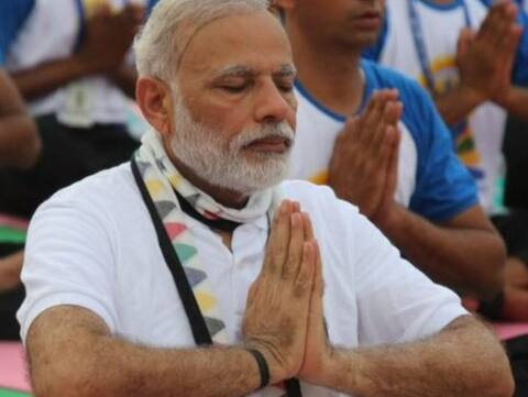 बॉलीवुड की दिग्गज हस्तियों ने पीएम मोदी को दी जीत की बधाई, मोदी ने इस अंदाज में किया शु्क्रिया बॉलीवुड की दिग्गज हस्तियों ने पीएम मोदी को दी जीत की बधाई, मोदी ने इस अंदाज में किया शु्क्रिया