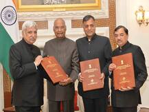 चुनाव आयोग ने नव निर्वाचित सांसदों की सूची राष्ट्रपति को सौंपी